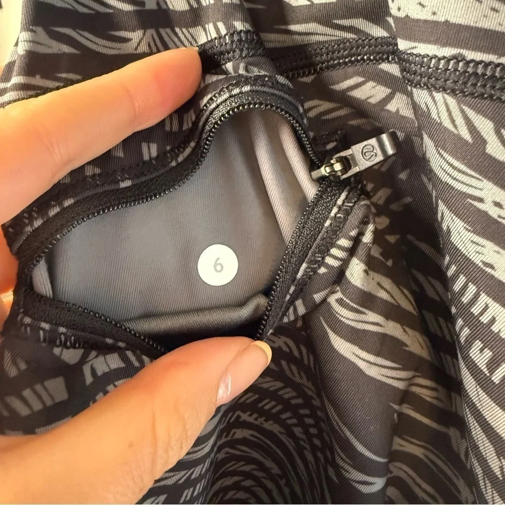LULULEMON Top Speed Crop *Full-On Luxtreme Stripe Play Slate Black/Black 17” 6